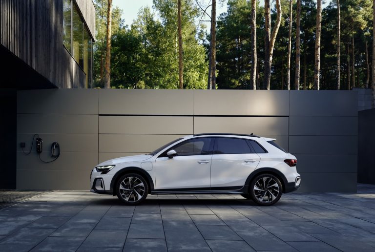 Cómo elegir un compacto híbrido premium en 2026 sin pagar el sobrecoste del badge: HEV, MHEV o PHEV según km a