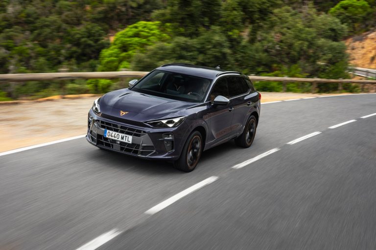 Cómo elegir un compacto PHEV en 2026 si haces 30 km diarios: cuándo el sobrecoste sobre el HEV se amortiza y c
