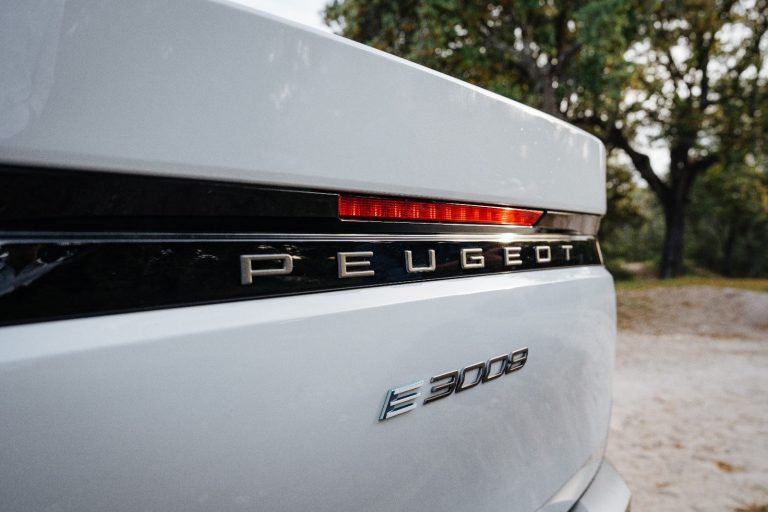 Comparativa Peugeot 3008 Hybrid vs Kia Sportage PHEV: cuál sale más barato a 5 años con financiera de marca al 0% TAE Comparativa Peugeot 3008 Hybrid vs Kia Sportage PHEV: cuál sale más barato a 5 años con financiera de marca al