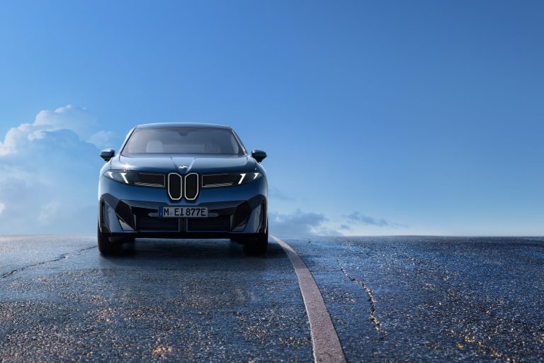 Comparativa BMW iX3 vs Mercedes-Benz EQE SUV: qué SUV premium eléctrico ofrece mejor tecnología por euro inver