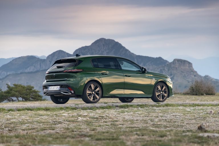 Review Peugeot 308 Hybrid 2026: ¿justifica los 6.000 € extra sobre el 308 gasolina con Moves y financiera al 0% TAE? Review Peugeot 308 Hybrid 2026: ¿justifica los 6.000 € extra sobre el 308 gasolina con Moves y financiera al 0