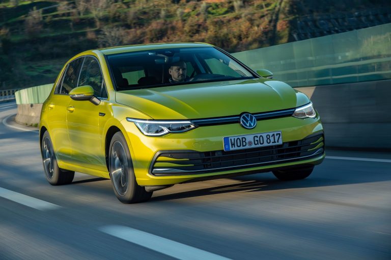 Ranking compactos PHEV 2026 por autonomía eléctrica real superior a 60 km