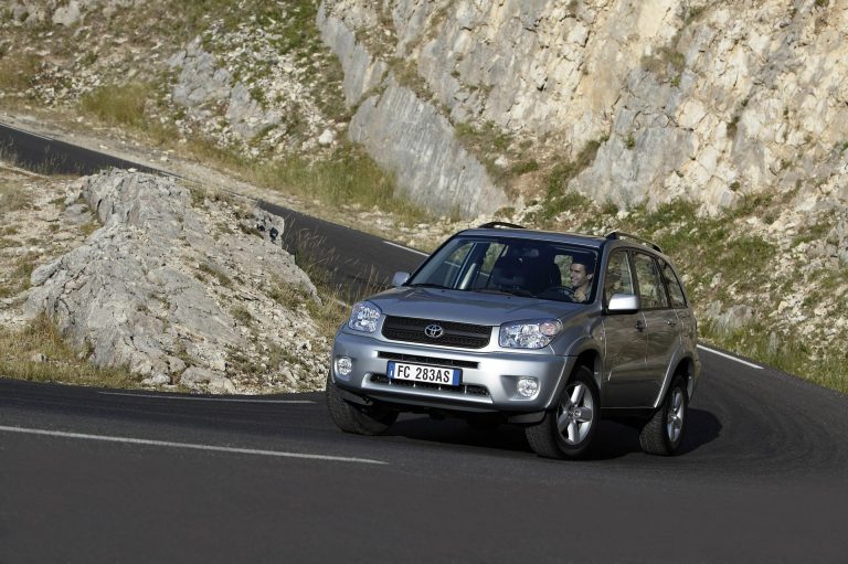 Comparativa Toyota RAV4 vs Honda CR-V: qué SUV-C híbrido sale más barato a 5 años con seguro, depreciación y financiera de marca Comparativa Toyota RAV4 vs Honda CR-V: qué SUV-C híbrido sale más barato a 5 años con seguro, depreciación y f