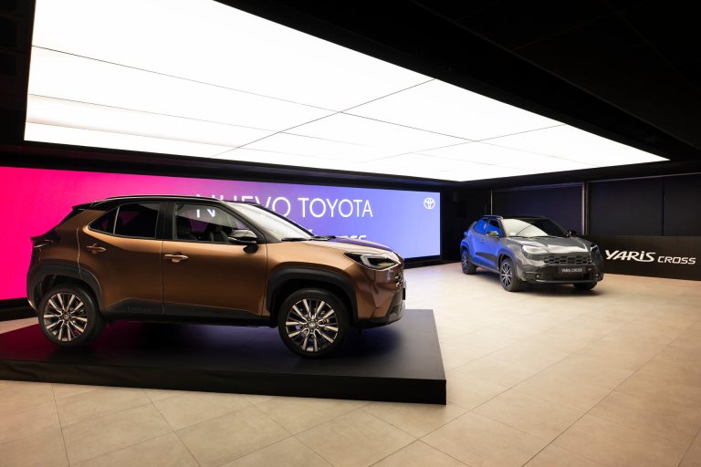 Comparativa Toyota Yaris Cross vs Renault Captur: qué SUV-B híbrido sale más barato a 4 años con seguro y depreciación Comparativa Toyota Yaris Cross vs Renault Captur: qué SUV-B híbrido sale más barato a 4 años con seguro y depr