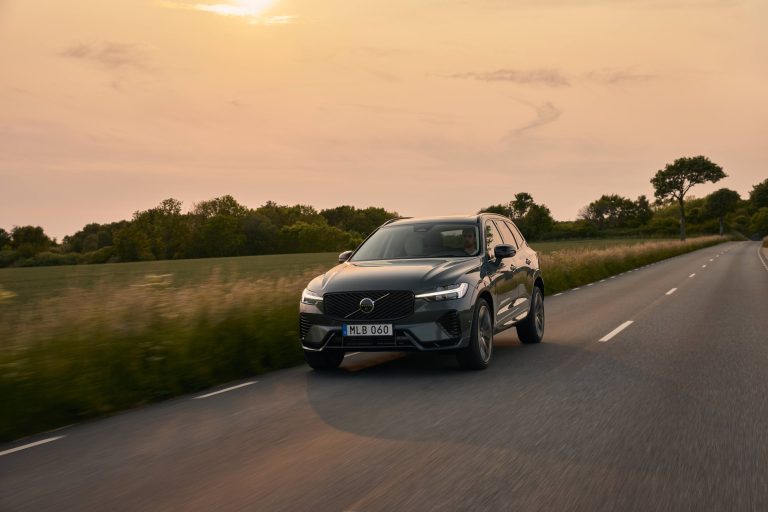 Ranking SUV premium 2026 con cámara 360 y aparcamiento automático de serie: cuáles evitan el pack de 2.500 €