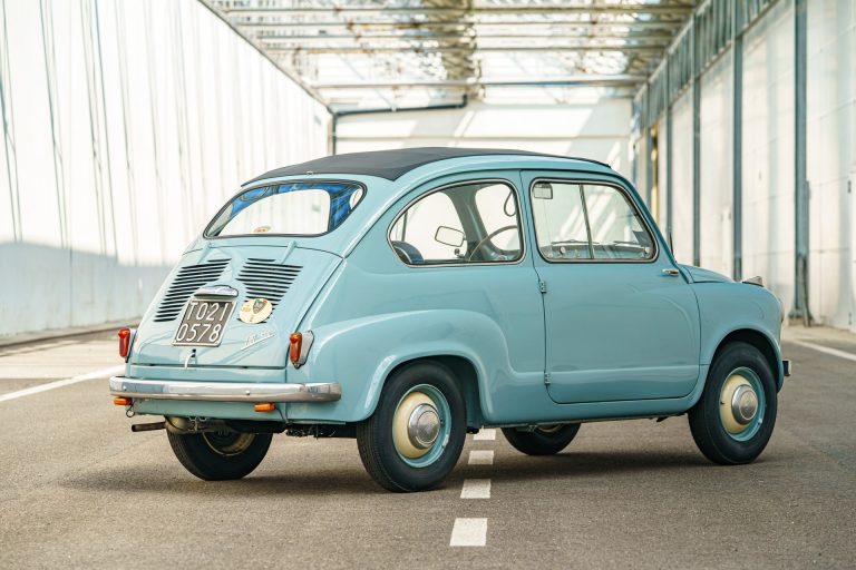 Cómo elegir un utilitario eléctrico urbano en 2026 sin caer en el descuento atado a financiación cara: método para calcular la TAE real Cómo elegir un utilitario eléctrico urbano en 2026 sin caer en el descuento atado a financiación cara: método