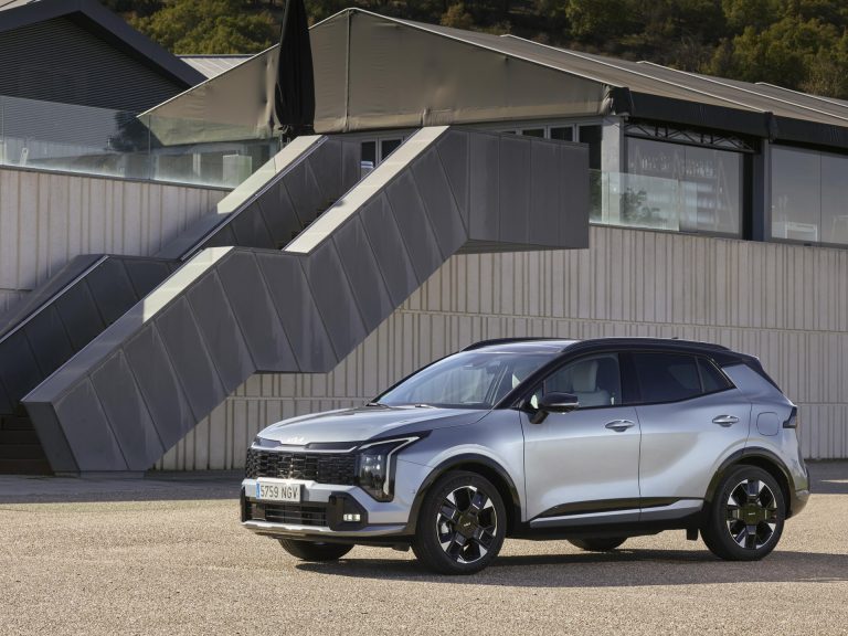 Ranking SUV familiares 2026 con Android Auto y Apple CarPlay inalámbricos de serie bajo 40.000 €: cuáles evitan el cable y el pack multimedia extra Ranking SUV familiares 2026 con Android Auto y Apple CarPlay inalámbricos de serie bajo 40.000 €: cuáles evita
