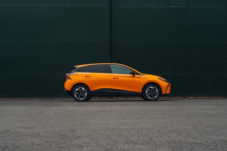 Ranking compactos eléctricos 2026 con mejor precio por kWh útil de batería: cuáles bajan de 300 €/kWh sin acha